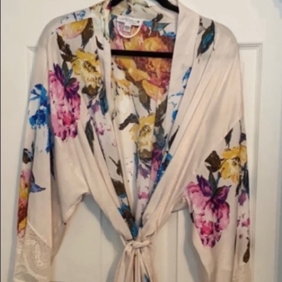 In Bloom by Jonquil Other - IN BLOOM satin robe NWT